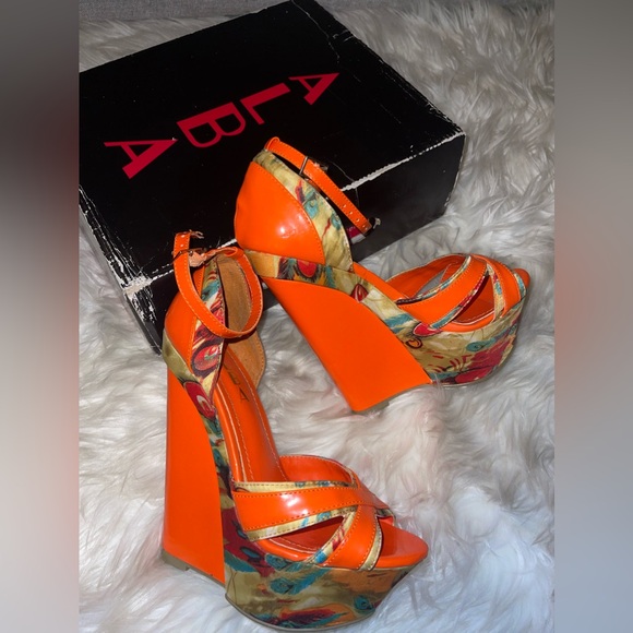 NWT
Alba
Orange Print Selina Heel/ Wedges - Picture 14 of 16